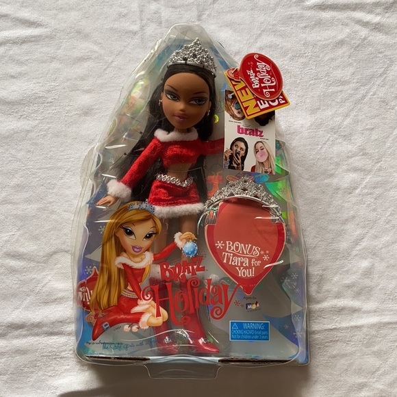 BRATZ Holiday Doll - Picture 2 of 6
